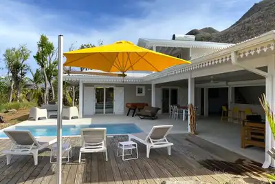 Villa de standing avec piscine
