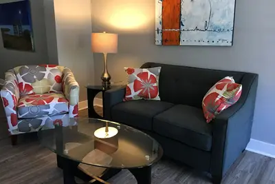 Image de Prix spéciaux pour les infirmières itinérantes! <br>Appartement de ville de plage.