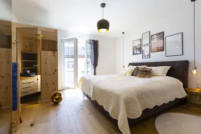 Image de La nouvelle suite lifestyle sur le lac de Chiemsee: avec vue sur la montagne, 2 bains \"en-suite\", sauna!