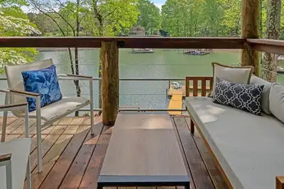 Image de Appartement au bord du lac nouvellement mis à jour est l'escapade parfaite!