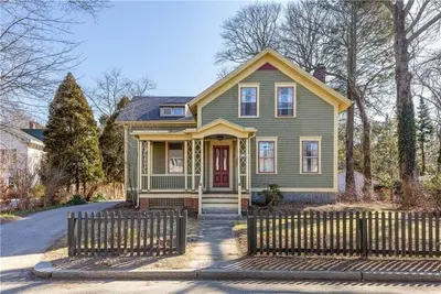 Image de Historic 5br Colonial - Paix et tranquillité près des plages, de l'Uri et de Newport!