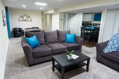 Image de Spacious Guest Suite with Private Entrance, Hot tub, 2 Bedrooms, 1 Bath