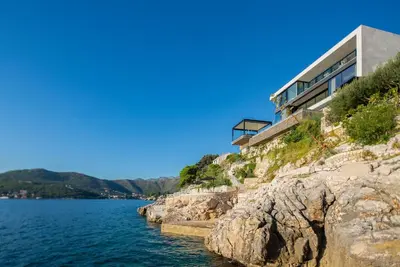 Image de Villa Kovica Waterfront - Villa de 7 chambres avec annexe - Vue imprenable sur la mer - Sauna