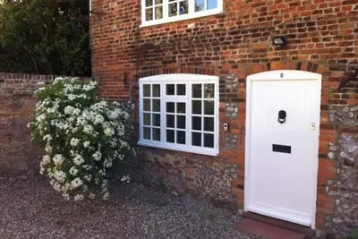Image de 8 Carpenters Cottages, Holt, Pretty North Norfolk Cottage traditionnel et piano!