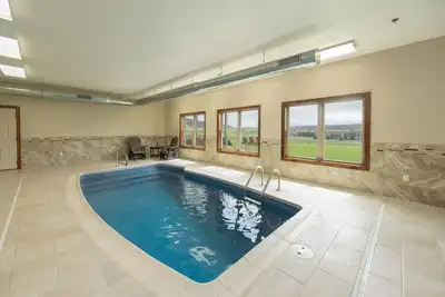 Image de Beary Fine Resort: Lake Access, Dogs Welcome, Indoor Pool!