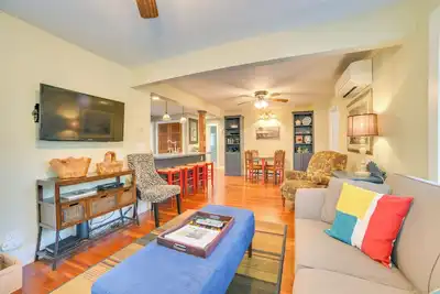 Image de Nouveau! Downtown House - 0. 4 milles au lac Michigan!