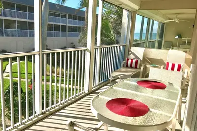 Image de Watch Dolphins From Your Lanai