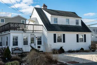 Image de Lovely Cottage Steps from the Beach - Ocean Block - Haven Beach - 9 personnes