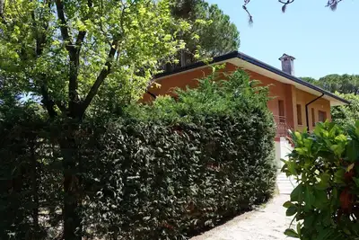 Image de Spacious first floor apartment with private garden