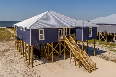 Private pool, private bay beach and close to Gulf beaches! - Blue Oasis