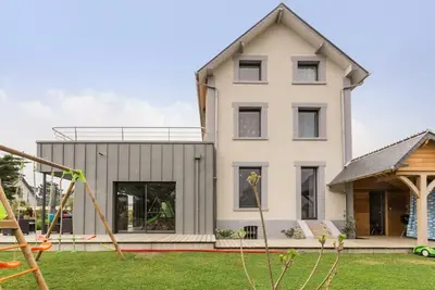 Image de Villa familiale rénovée avec jardin, terrasse et accès plage à Barneville-Carteret