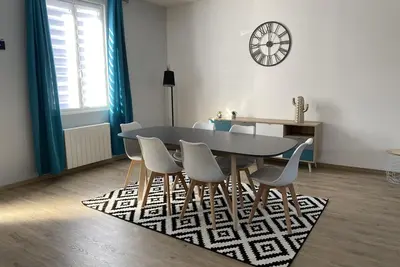 Image de Maison de standing  de 150 m2 à 5 mn de la plage
