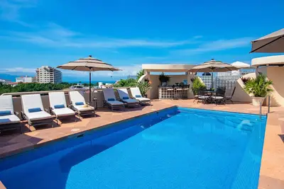 Image de Villa De Haut De Gamme Dans Le Centre-Ville Piscine PRIVÉE Jacuzzi Staff Stunning Decor
