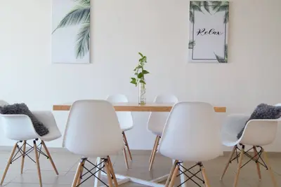 Image de Beautiful comfortable, bright and spacious apartment. In front of a nice park.