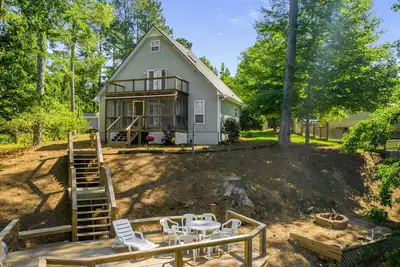Image de A Frame of Mind -Close to Smith Lake Park, Drifters Restrnt, Cullman