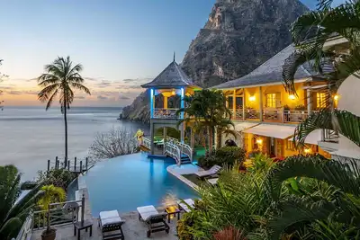 Image de Luxury 5 Bedroom Villa, 5 mins walk to beach- Owner Managed