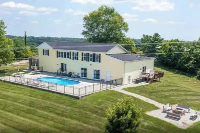 Image de Great Big Lodge - for 18 - Near Ark!