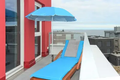 Image de Penthouse apartment with stunning sea views, roof terrace, whirlpool & sauna