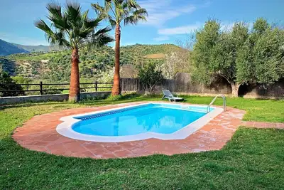 Image de Charming Villa in Zahara de la Sierra, Cádiz: pool & pet - friendly