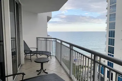 Image de The Gloria on the Beach! 1br/1ba Beachfront Condo!