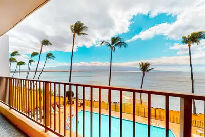 Image de Condo face à l'océan avec WiFi, cuisine complète et piscine partagée avec vue
