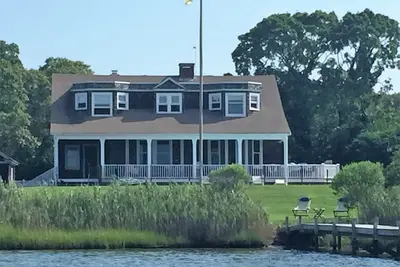 Image de U S Open Classique Shingled Quiogue Waterfront Estate \"Spindrift\"
