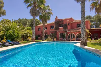 Image de Belle maison de vacances privée avec Wifi, piscine privée, climatisation, Tv, patio, parking