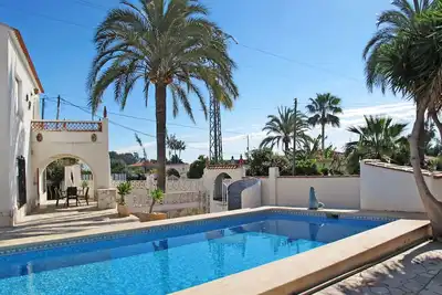 Image de Belle maison de vacances privée avec piscine privée, Wifi, Tv, terrasse, animaux admis et parking