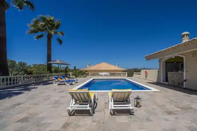 Image de Belle maison de vacances privée avec piscine, climatisation, Wifi, Tv, terrasse et parking