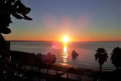 Image de Vues magnifiques sur la mer 4 chambres avec piscine \/ tennis près de la plage et de la ville
