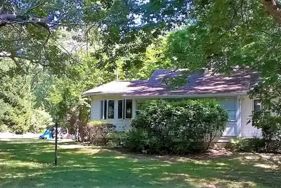 Image de Charming house walking distance from beautiful Kenney’s Beach