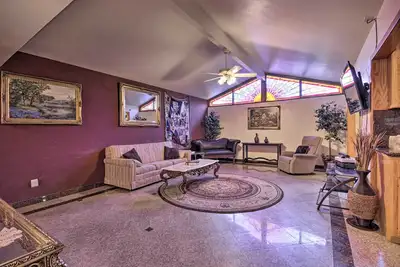 Image de Nouveau! Houston Home w / Yard, Grill - 9 Mi to Downtown