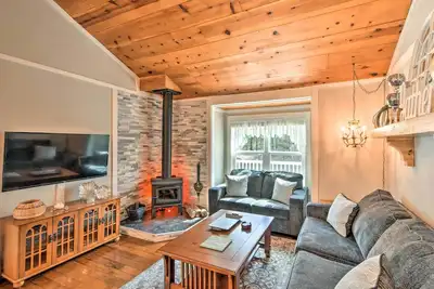 Image de Private Pool, Hot Tub & Yard: Serene Murphy Home
