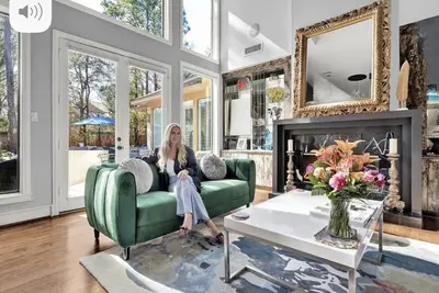 Image de Superbe maison personnalisée située sur un terrain très privé avec piscine / spa