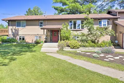 Image de Simple Cranberry & Wine Farm Home w/ Fire Pit!