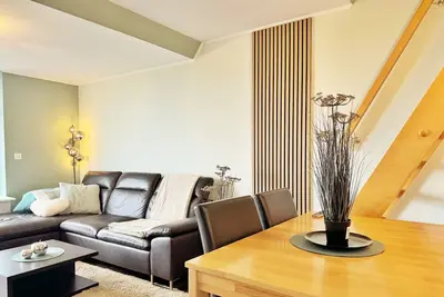 Image de appartement ensoleillé avec vue sur la mer, piscine et Wifi