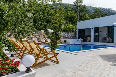 Image de Modern villa with swimming pool overlooking the green hills of Budva