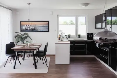Image de Modern vacation apartment with lake view and terrace