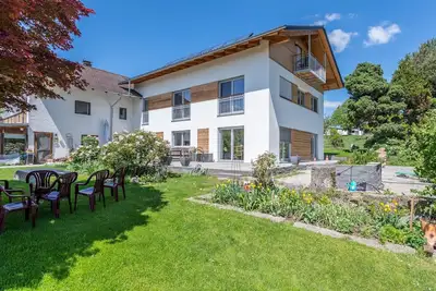 Image de Chambre double mansardée \"Rudi\" avec vue sur lac, vue montagne, balcon et jardin