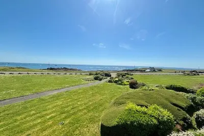 Image de Quiberon: Studio rénové 35m² avec balcon, vue mer, parking, proche plage et thalasso