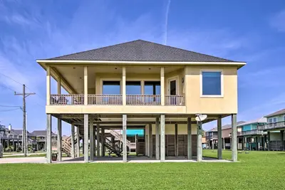 Image de ‘Casa Sol’ House w/ Deck in Crystal Beach!