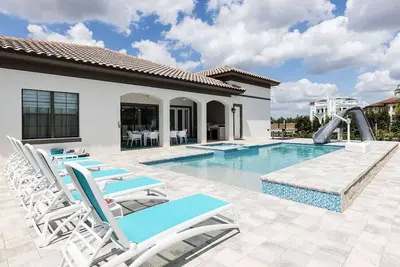 Image de Kids own play area/Amazing themed bedrooms/Extra large pool/10 mins Wdw/1 Level