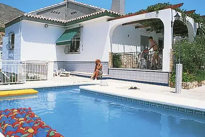 Image de Joli appartement dans une maison de vacances avec Wifi, piscine privée, terrasse et animaux admis