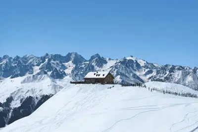 Confortable appartement avec Wifi, piscine, Tv, balcon, animaux admis, vue panoramique et parking