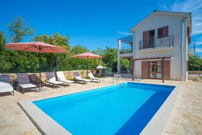 Image de Maison de vacances privée avec piscine privée, bain à remous, climatisation, Wifi, Tv, terrasse