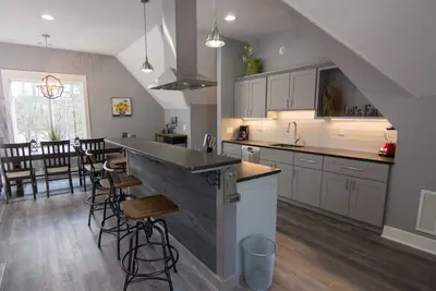 Image de Clean, Modern, Lake Keowee Retreat Near Clemson