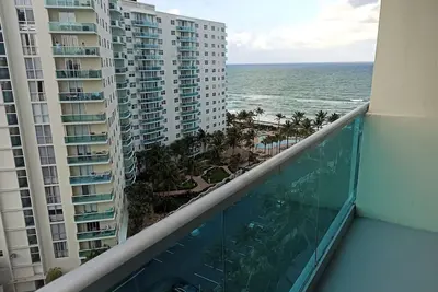 Image de Cozy Ocean View Apartment by Miami Te Espera