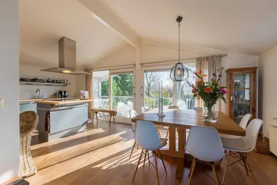 Image de Bungalow spacieux avec jardin clôturé