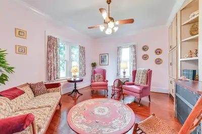 Image de Elegant + Spacious Retreat ~ 18 Mi to Lake Norman!