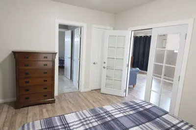 Image de Clean & Updated House 🏡 — 2 Bedrooms All Private🔥
